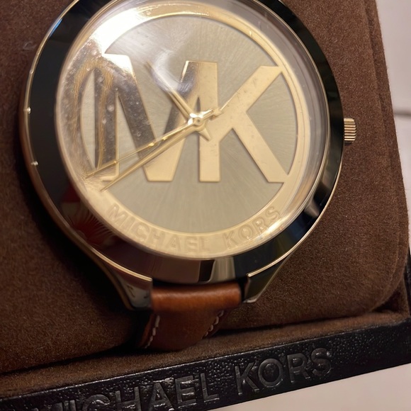 Michael’s Kors Ladies slim leather band watch. New! - Picture 2 of 11